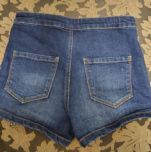 Shorts - Picture 2 of 3